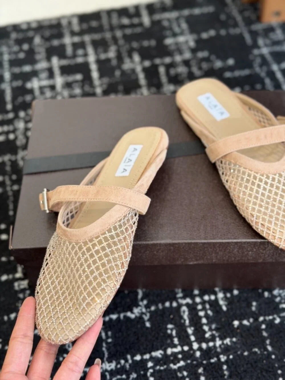 ALAÏA style Elegant Woven Flat Mules